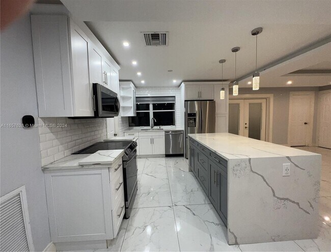 Foto del edificio - 2210 NW 61st Ave