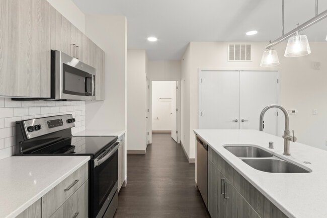 Foto del edificio - 2420 E Capitol Dr