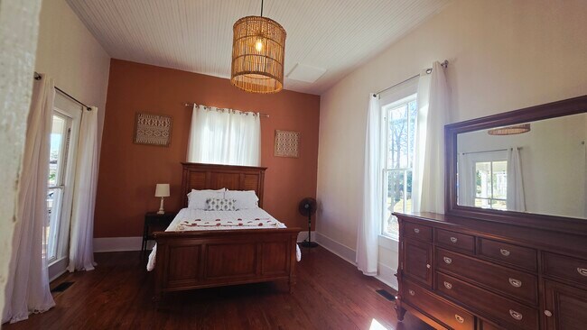 Building Photo - 13333 W Main St