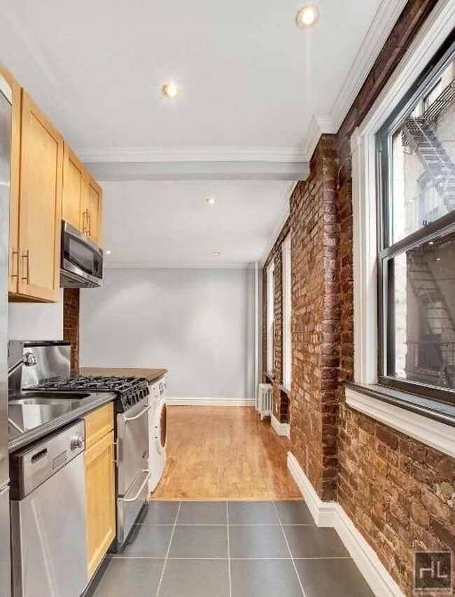 Building Photo - E 13TH ST.