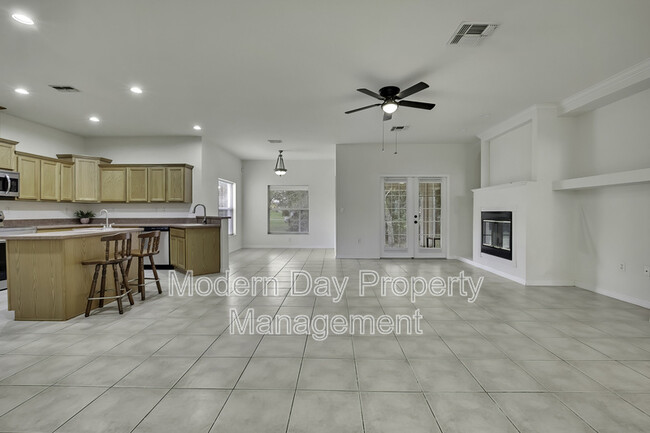 Foto del edificio - 12052 Jade Ave