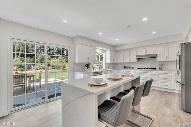 Building Photo - 5 br, 3 bath House - 24469 Calvert St