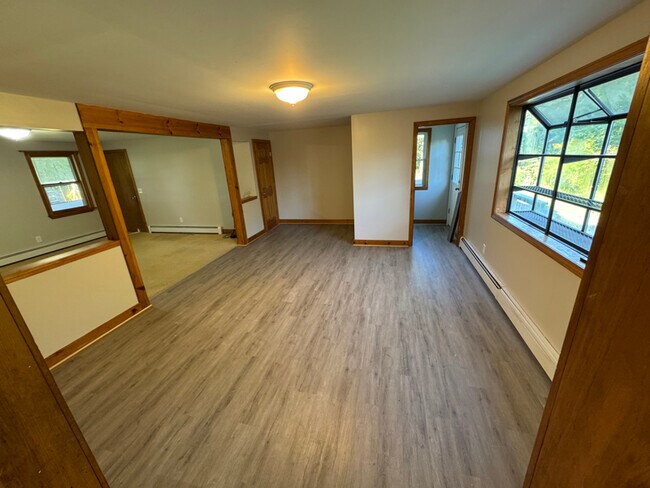 Foto del edificio - 619 Lebanon Hill Rd