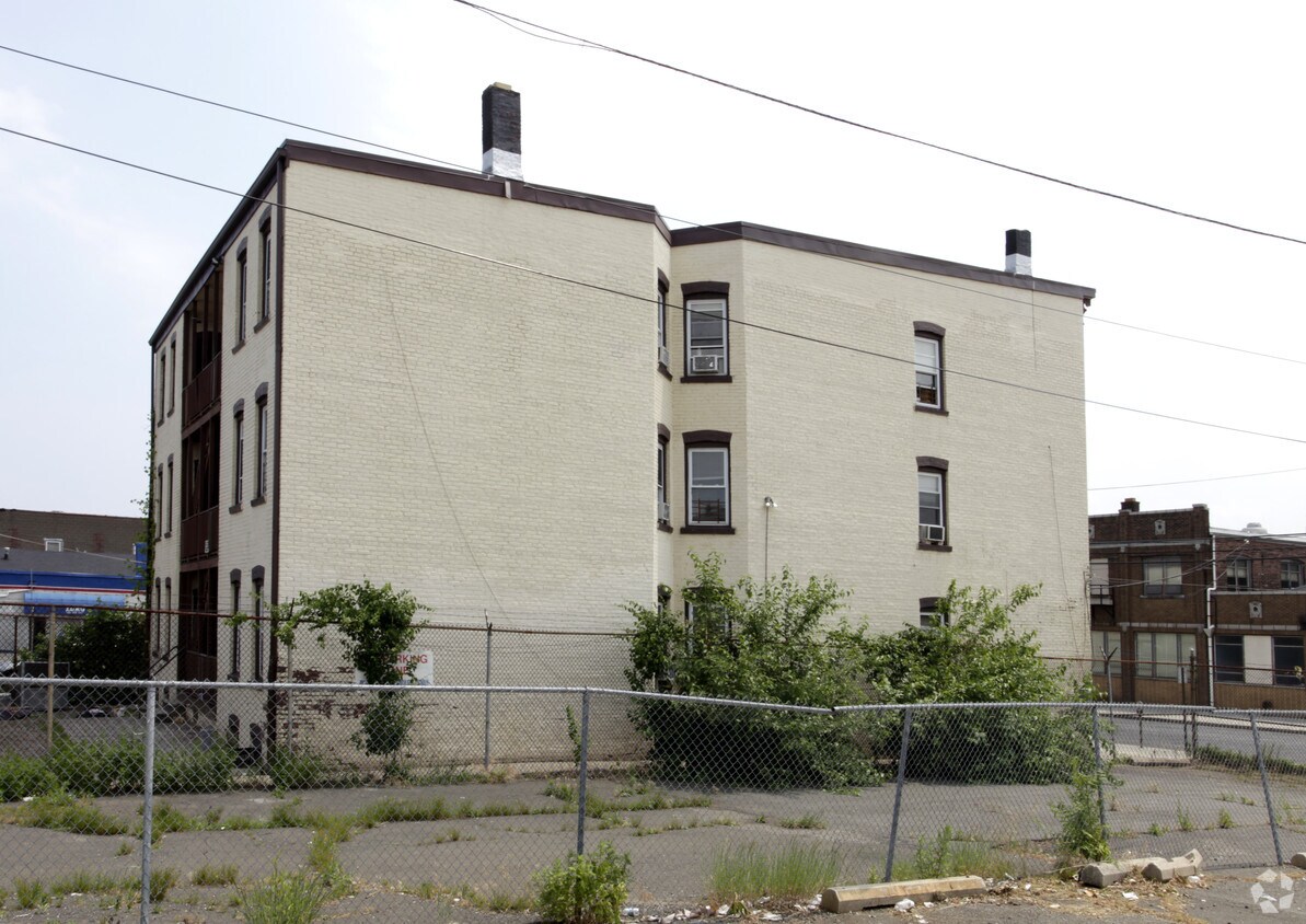 Building Photo - 218 Fayette St