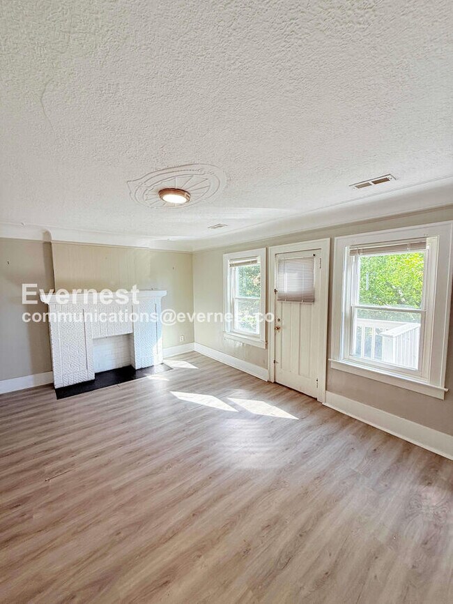 Foto del edificio - 5513 Somerset Ave