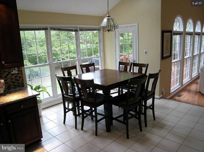 Building Photo - 8670 Chase Glen Cir