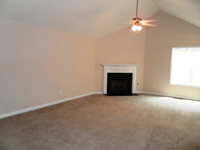 Building Photo - 3 bed 2 bath ranch with full basement!