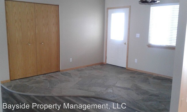 Building Photo - 3 br, 2.5 bath House - 402 Bayview Dr.