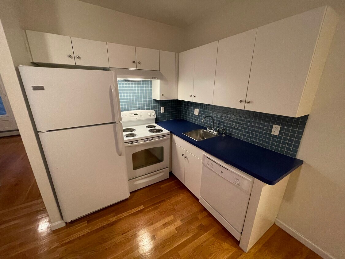 Primary Photo - 483 Beacon St