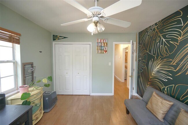 Foto del edificio - 5611 N McKay Ave