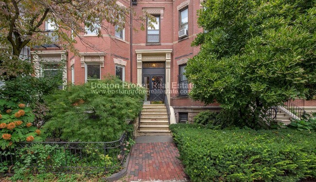 Building Photo - 387 Marlborough St