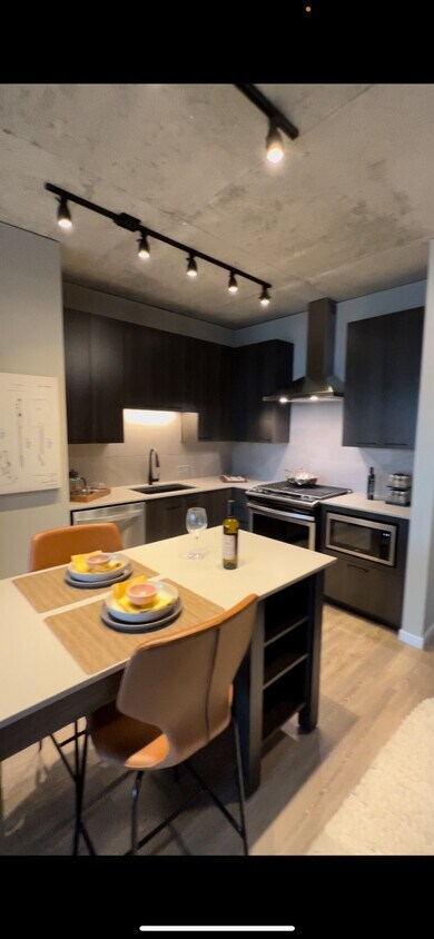 Foto principal - 932 W Washington Blvd