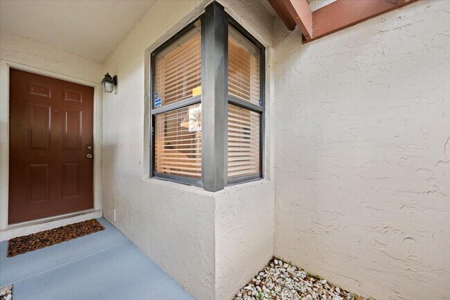 Foto del edificio - 12660 Shoreline Dr