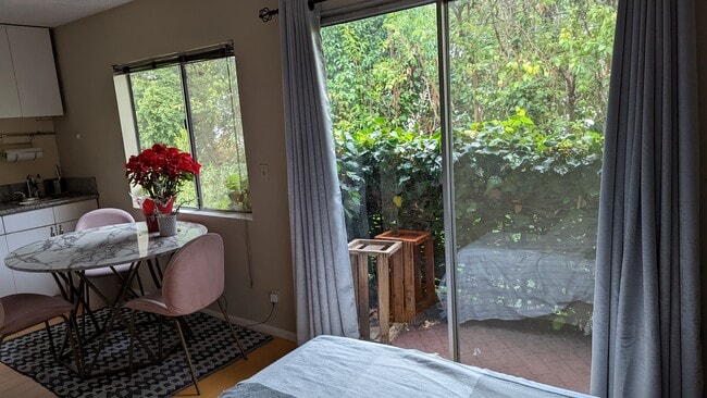 Building Photo - 836 N La Jolla Ave