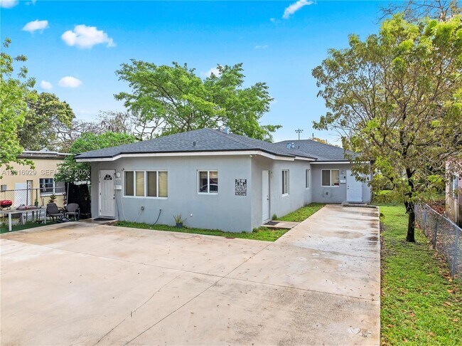 Foto del edificio - 4721 NW 15th Ct