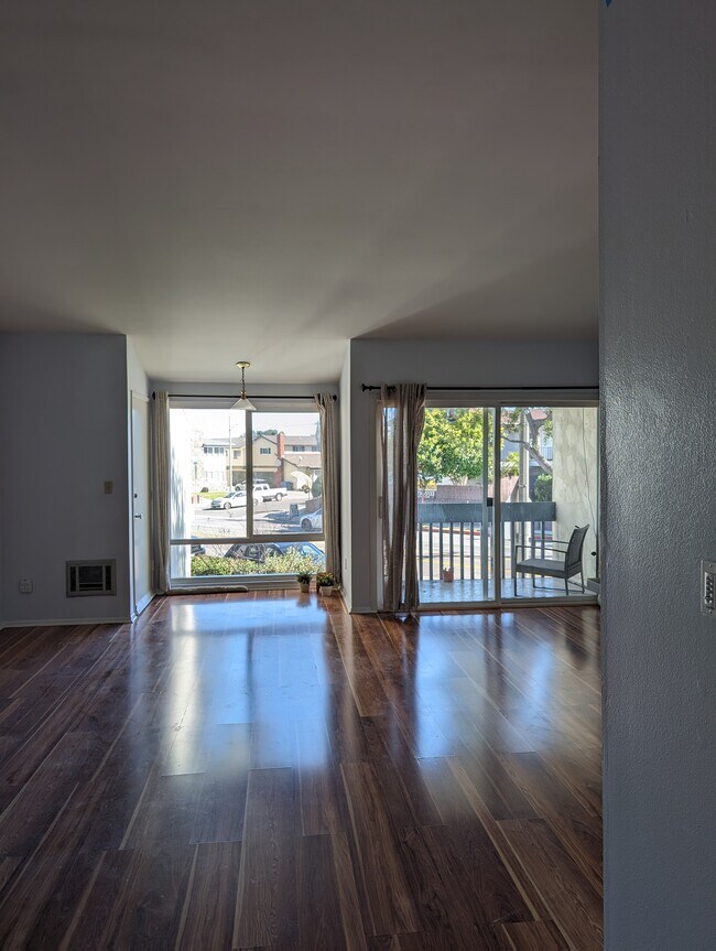 Building Photo - 902 Camino Real