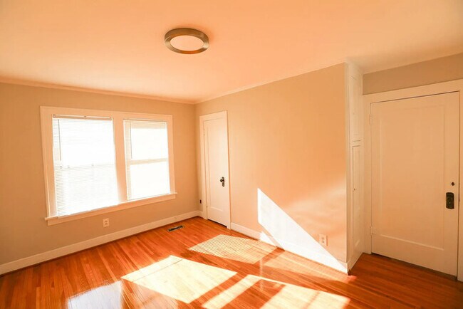 Foto del edificio - 723 N Monroe St