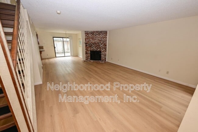 Building Photo - 4718 E Alamos Ave