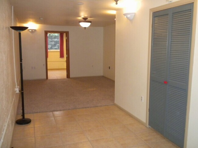 Foto del edificio - Lower Level Duplex