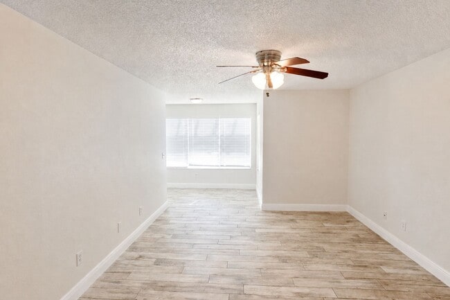 Building Photo - 5156 Conroy Rd