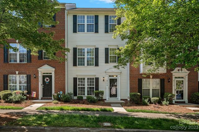 Building Photo - 9716 Blossom Hill Dr