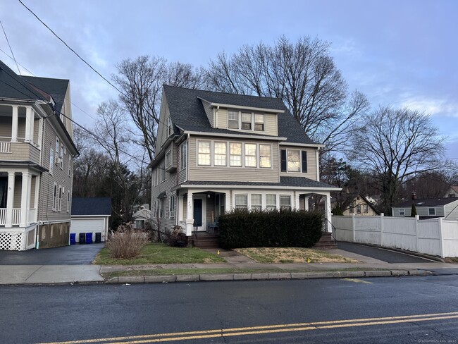Building Photo - 418 Villa Ave