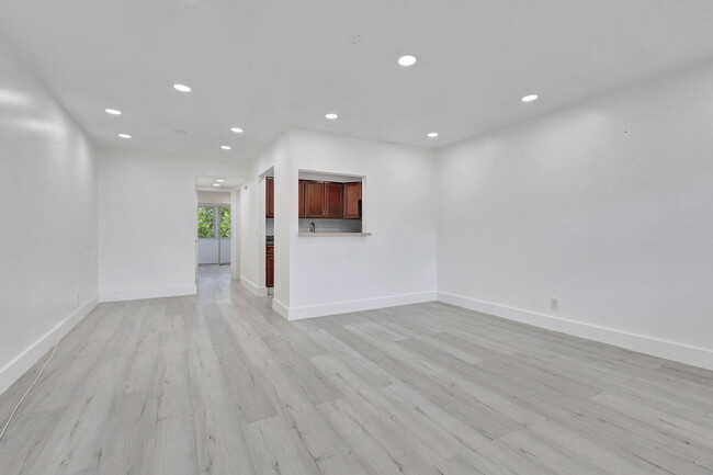 Building Photo - 110 Dorchester E