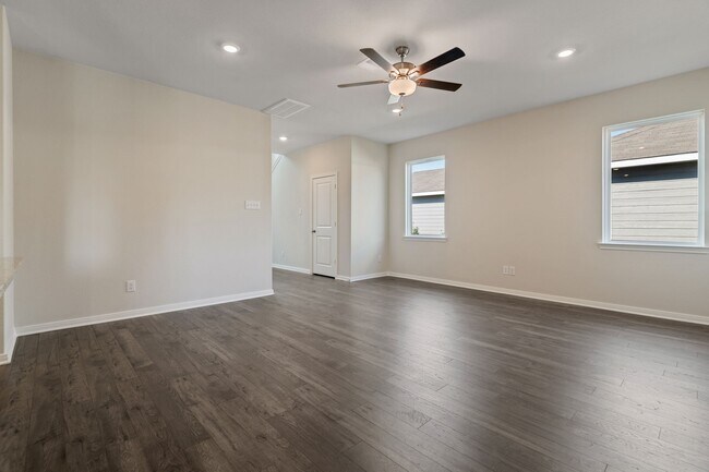 Building Photo - 15802 Berry Hl Dr