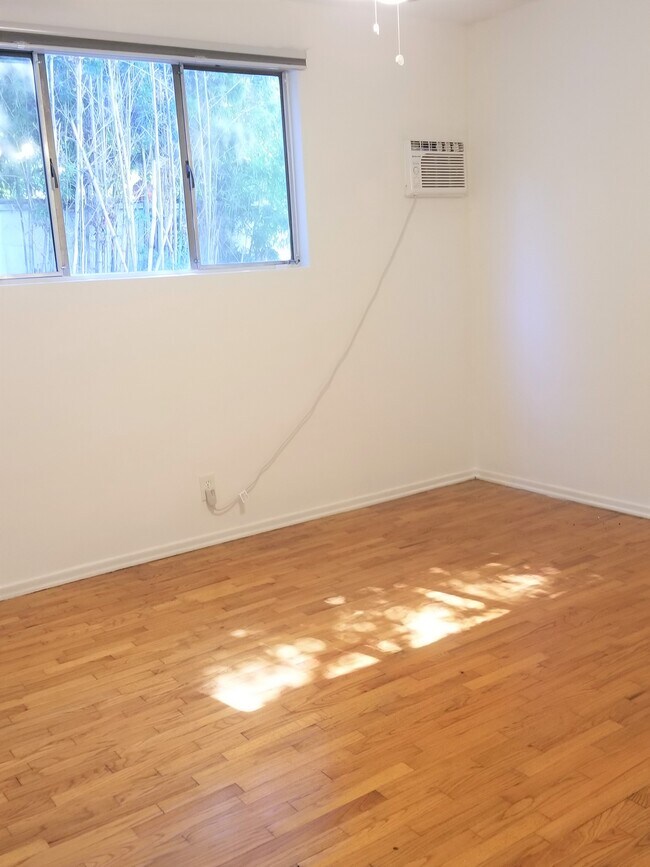 bedroom - 1509 S Shenandoah St