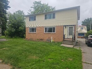 Building Photo - 19 Lloyd Dr