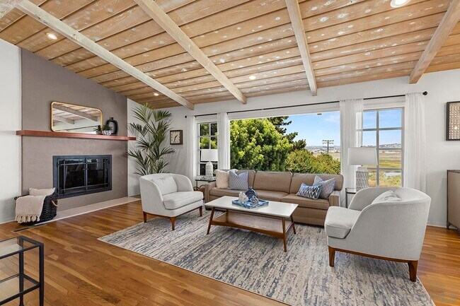 Building Photo - 1601 San Dieguito Dr