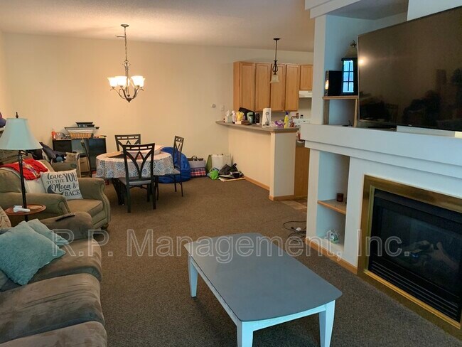 Building Photo - 13037 Europa Trail Way N