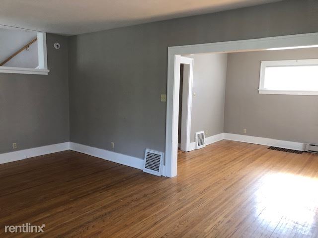 Building Photo - 3 br, 2 bath House - 5 Triangle Pl