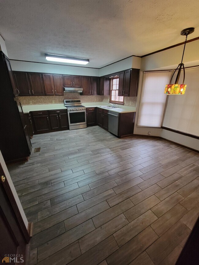 Building Photo - 110 Benjamin Cir