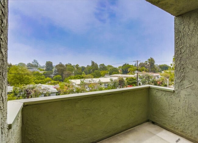 Outside View - 16169 Sunset Blvd