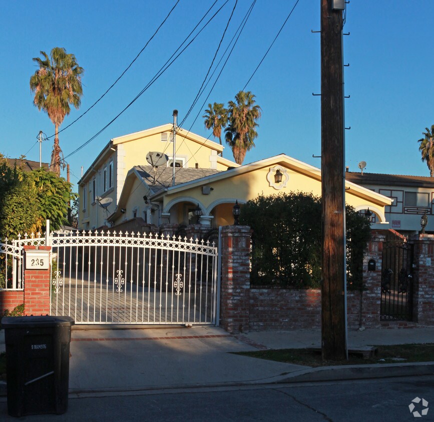 Building Photo - 233 W Elm Ave