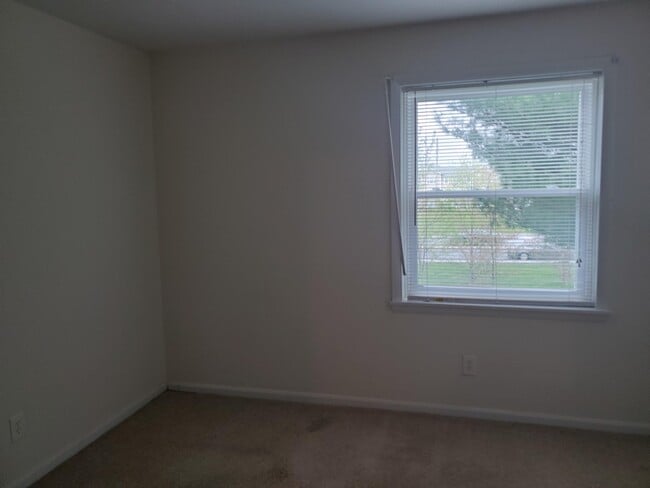 Building Photo - 500 Chapel Ct