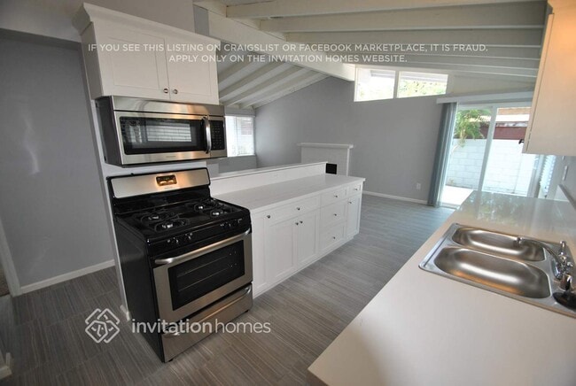 Building Photo - 226 S Louise Pl