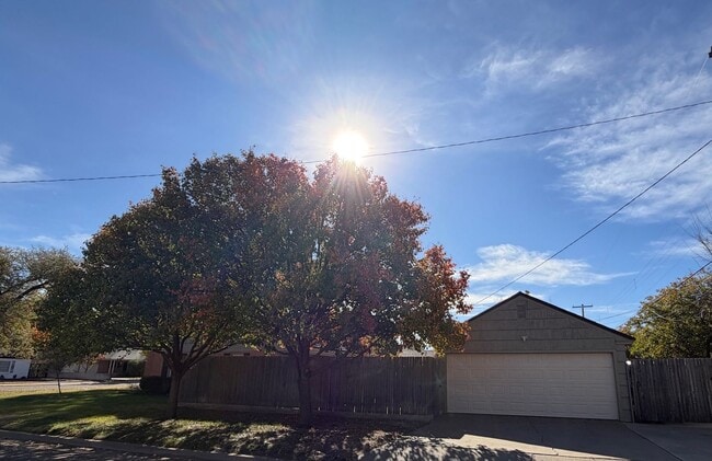 Building Photo - 3500 Patterson Dr