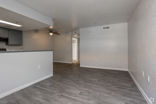 1HAB, 1BA - 647 ft² - Palomar Apartment Homes