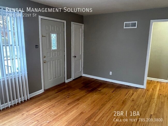 Building Photo - 2201 SW 21st St- 2 BED/1 BATH