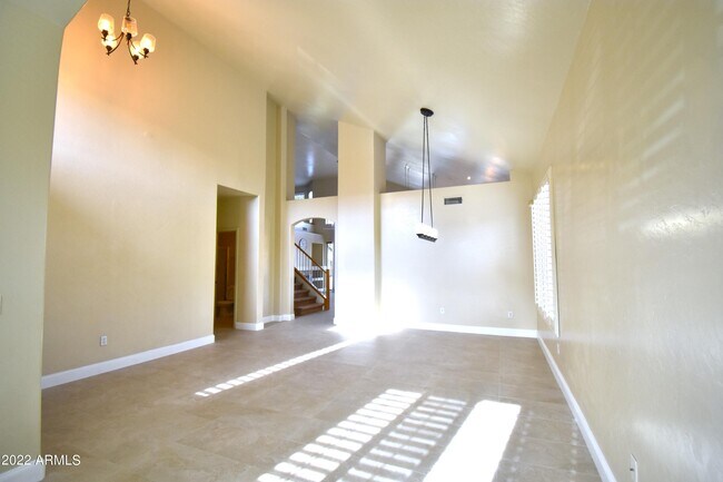 Foto del edificio - 768 E Irma Ln