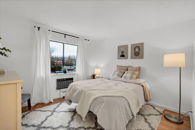 Building Photo - 124 High Path Rd