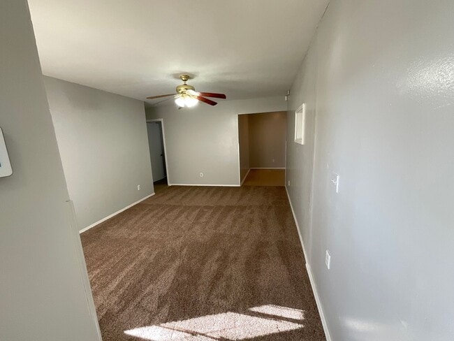 Building Photo - 3 bed. 1.5 bath 2 living areas