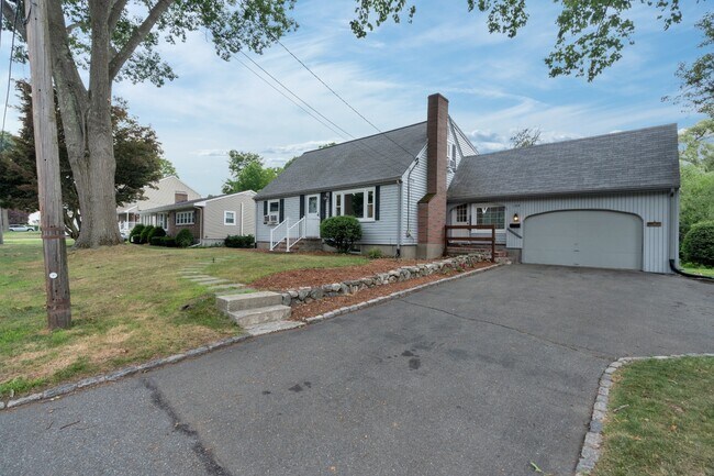 Building Photo - 104 Mishawum Rd