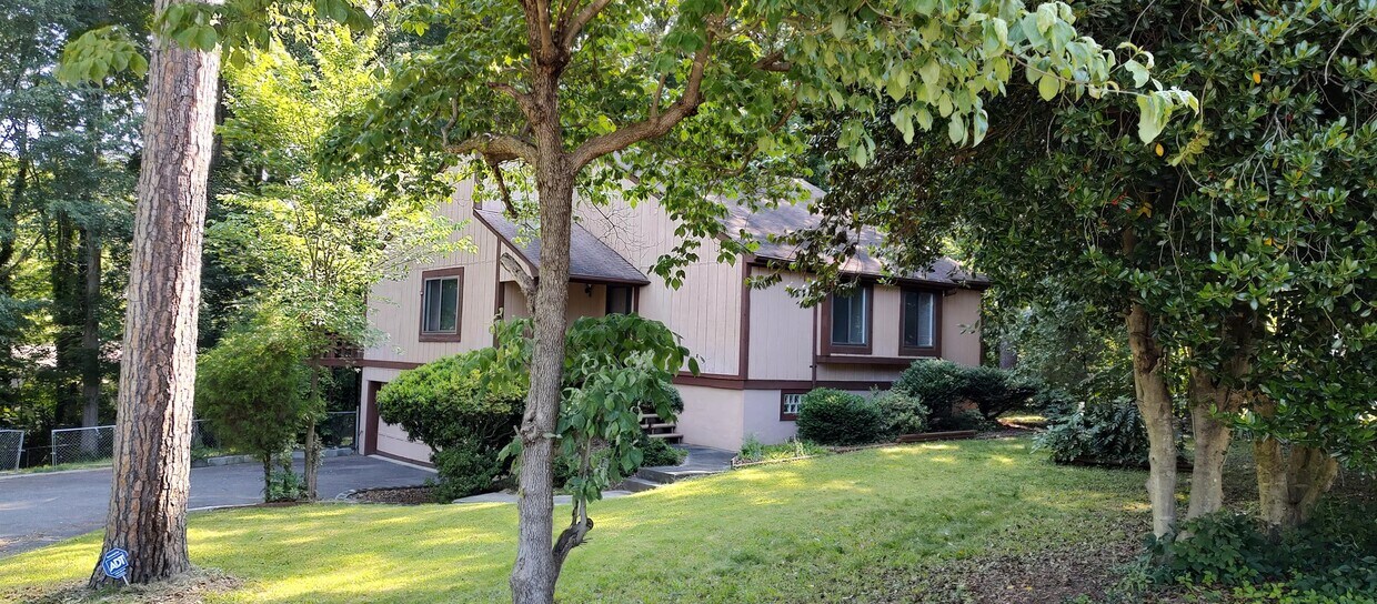 Primary Photo - 5275 Country Club Rd