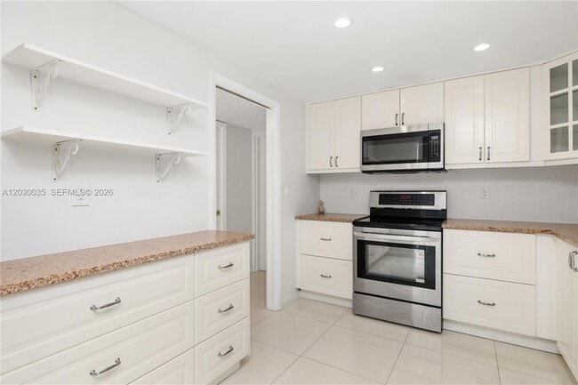 Building Photo - 210 Seaview Dr
