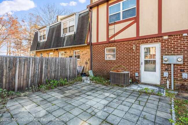 Building Photo - 53 Briar Mills Dr