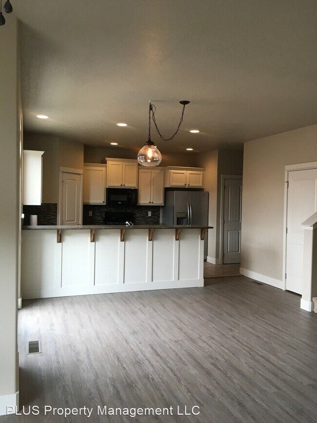 21174 Capella Pl, Bend, OR 97702 House Rental in Bend, OR