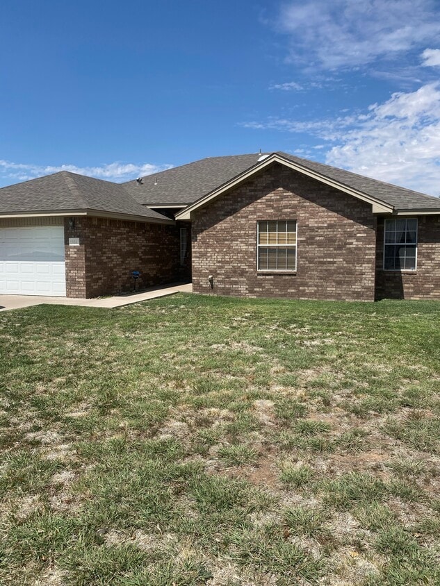 Primary Photo - 1804 Arbor Dr